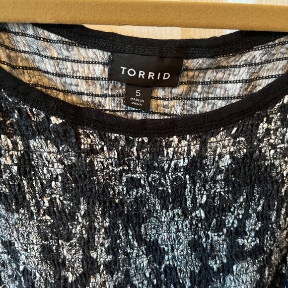 Torrid Women's Tank Shirt Top Plus Size Size 5 Floral Black and White Flowy - Picture 2 of 4